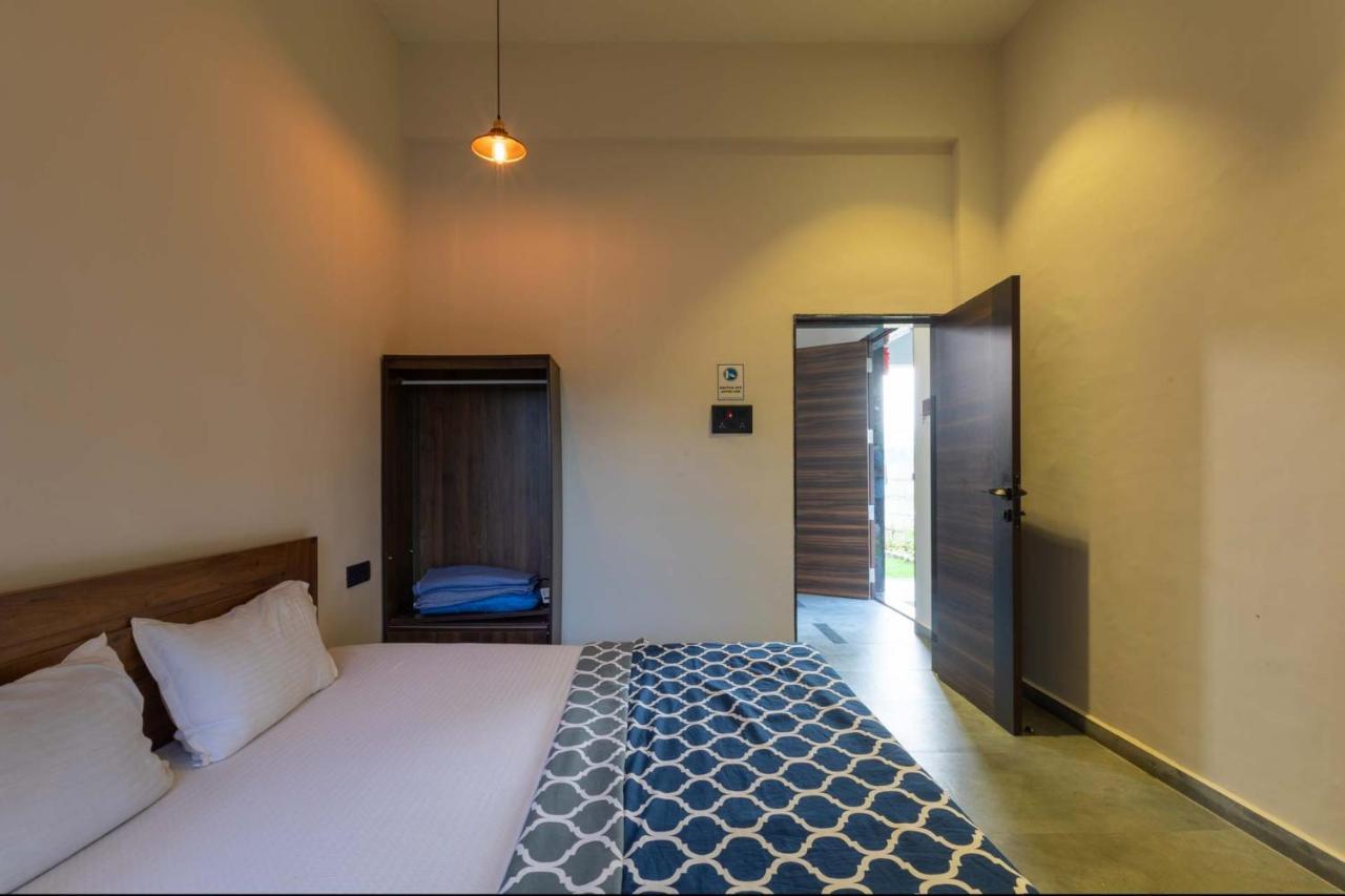 Two Villa By Stayvista With Infinity Pool, Farm & Mountain Views, Modern Interiors Karjat Bagian luar foto